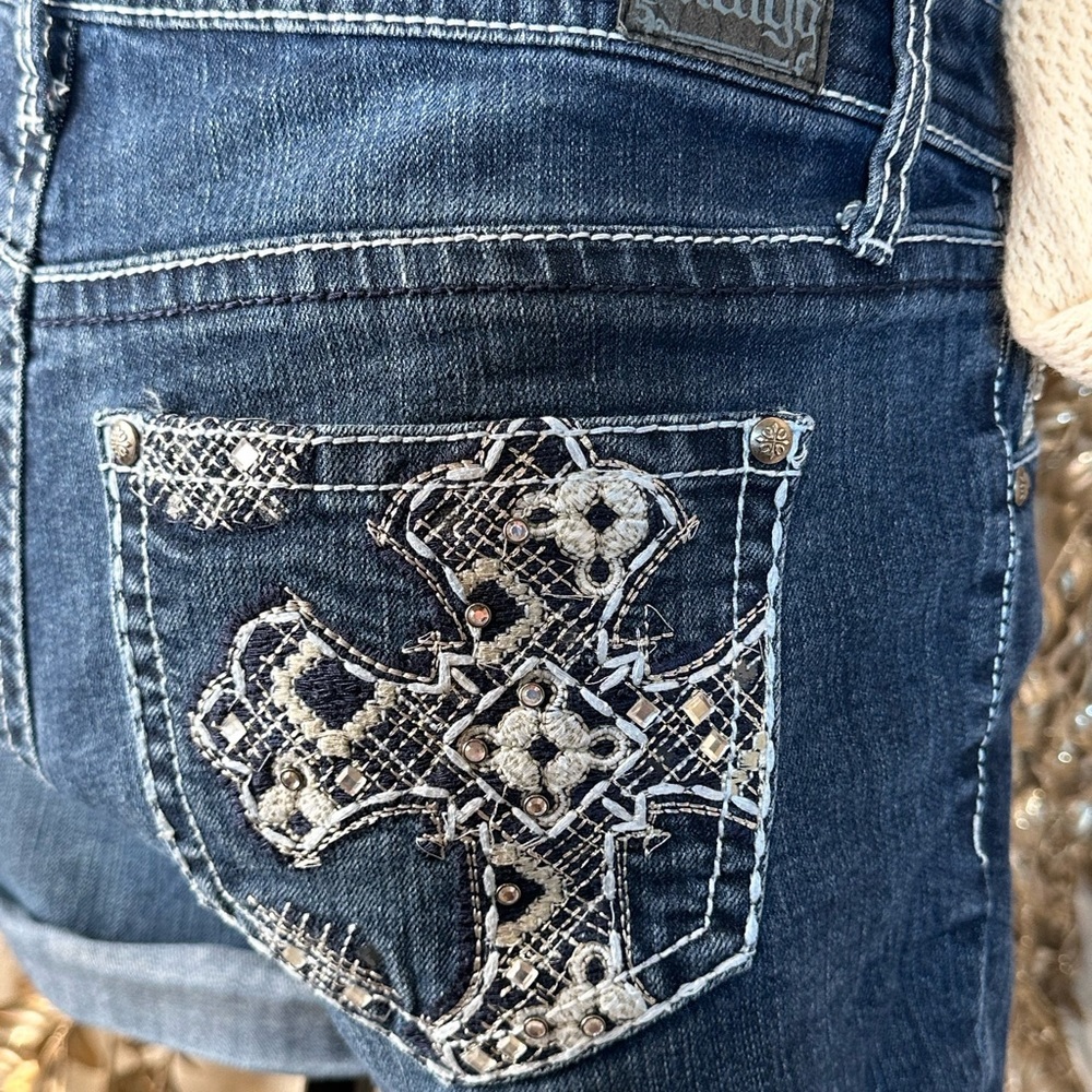 Women's‎ Denim Shorts with Embroidered Pockets - Picture 8 of 11